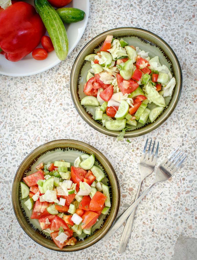 KOMKOMMER EN TOMATEN SALADE - KAVIAAR EN SALADES levering in Brussel en België