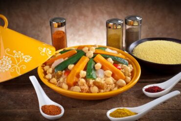 VEGETARISCHE COUSCOUS - levering van Marokkaanse maaltijden in Brussel en België - repas chauds livrés à domicile